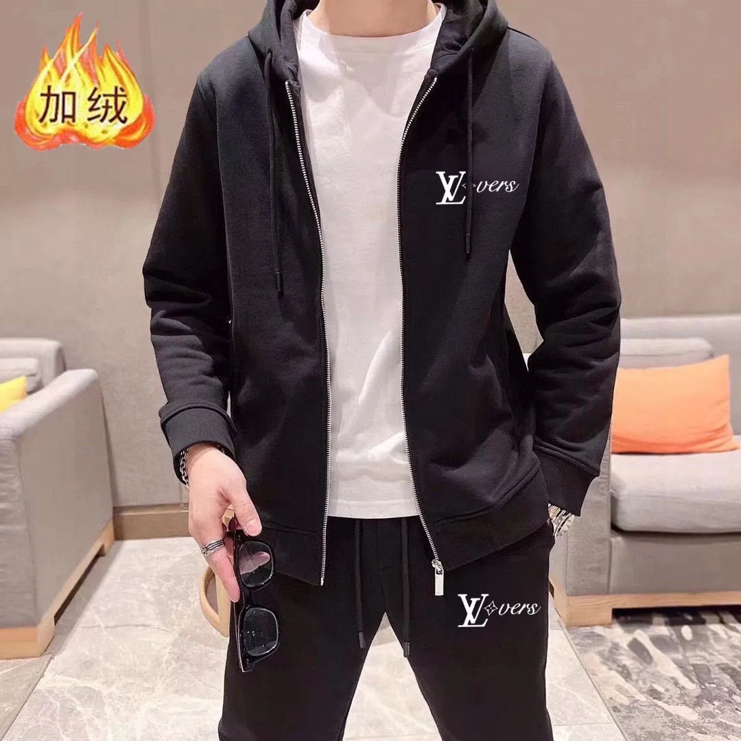 🅿️460 brand [LV Louis Vuitton] (velvet and thickened) 2025 spring new product, celebrities’ favorite fashion-flavored casual suit, clean and neat tailoring, full of urban style. It is made of high-quality customized fabrics, with excellent thermal insulation effect inside, soft and dry feel, and a crisp and stylish upper body effect. The three-dimensional cutting process and the pattern are all of high standards, and the silhouette version has the right benefits! It is not tight at all, and you feel good when you wear it. So many top-quality raw materials create high-end products with unparalleled value. It is the first choice for high-end fashion people. (Size: M-4XL can wear up to 200 pounds)